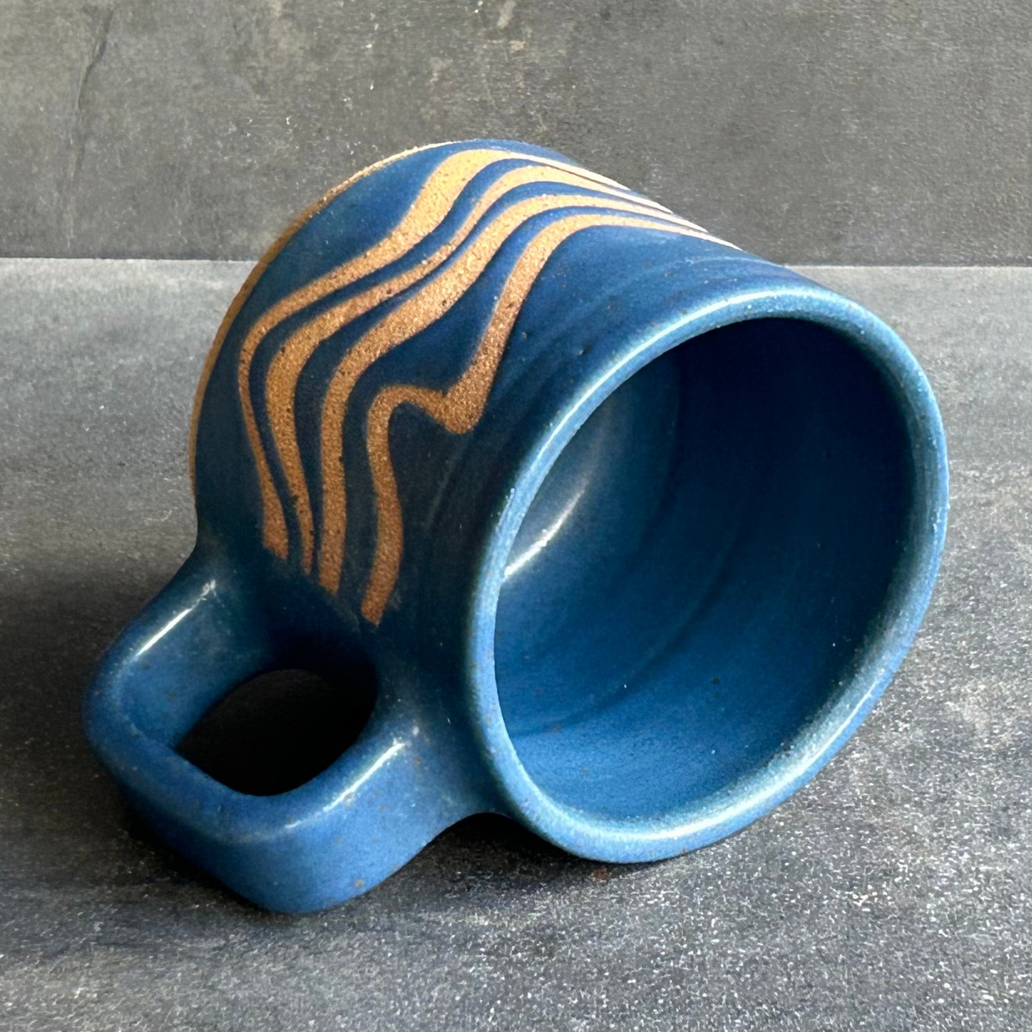 Mini Wave Mug - Midnight Matte / Speckled Buff