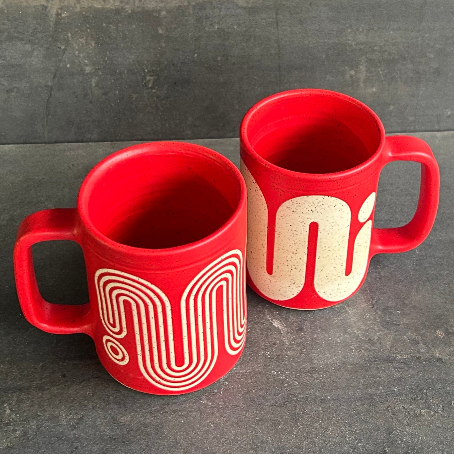 Big Wave Mug (solid) - Red Matte / Speckled White