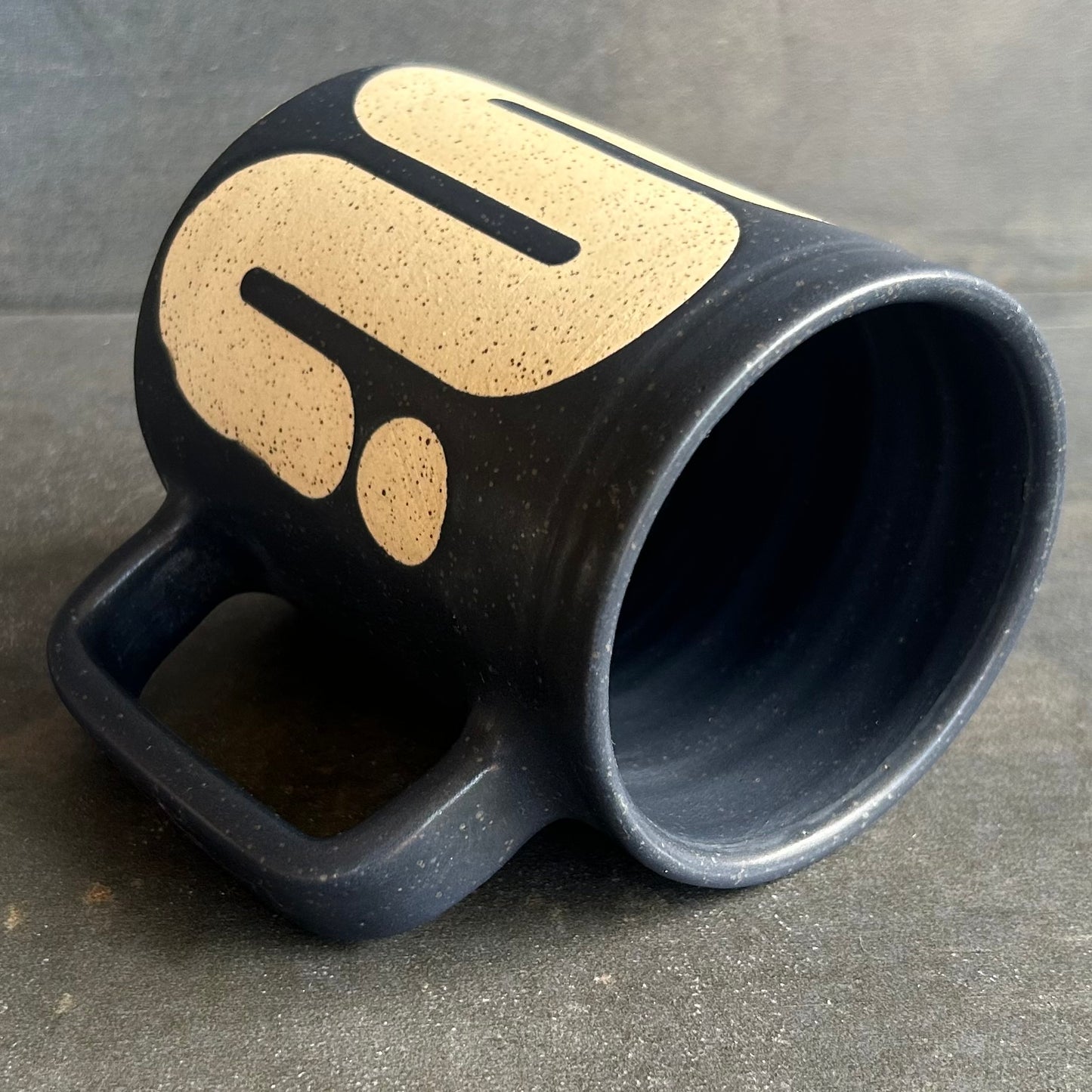 Big Wave Mug (solid) - Black Matte / Speckled White