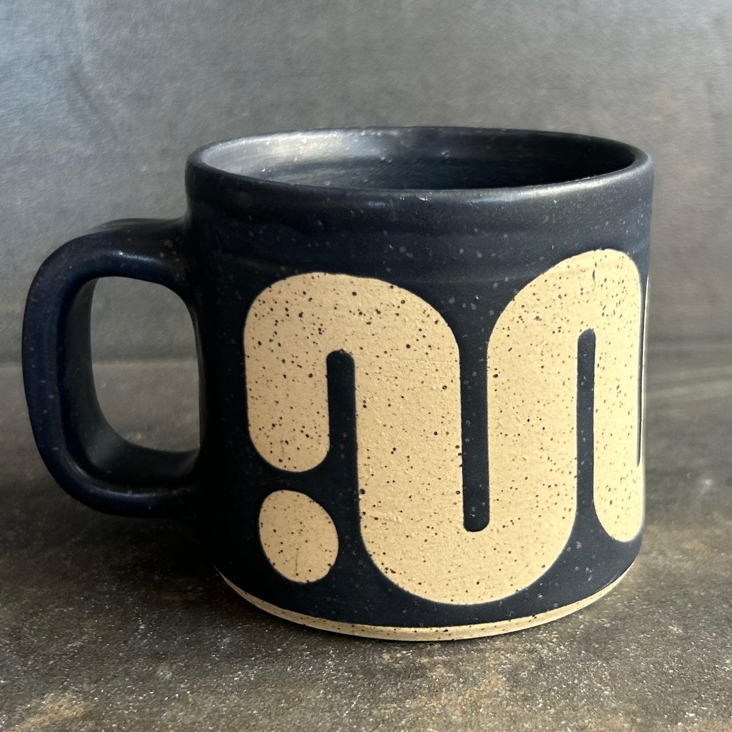 Mini Mug Big Wave (solid) -Black Matte / Speckled White