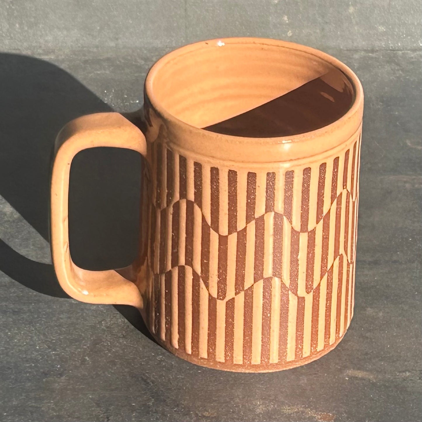 Wavy Stripe Mug - Nude / Rust