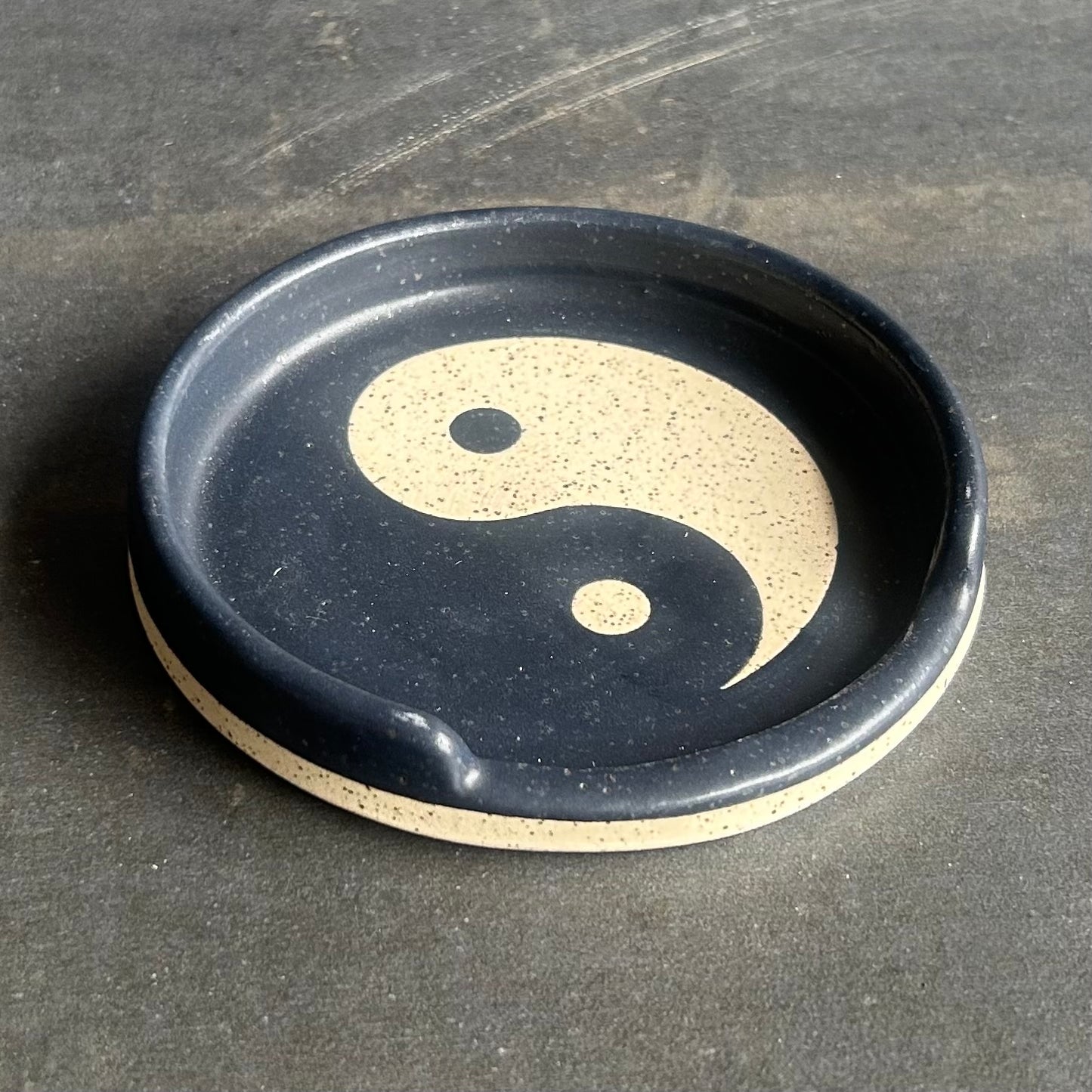 Yin Yang Coaster - Black Matte / Speckled White
