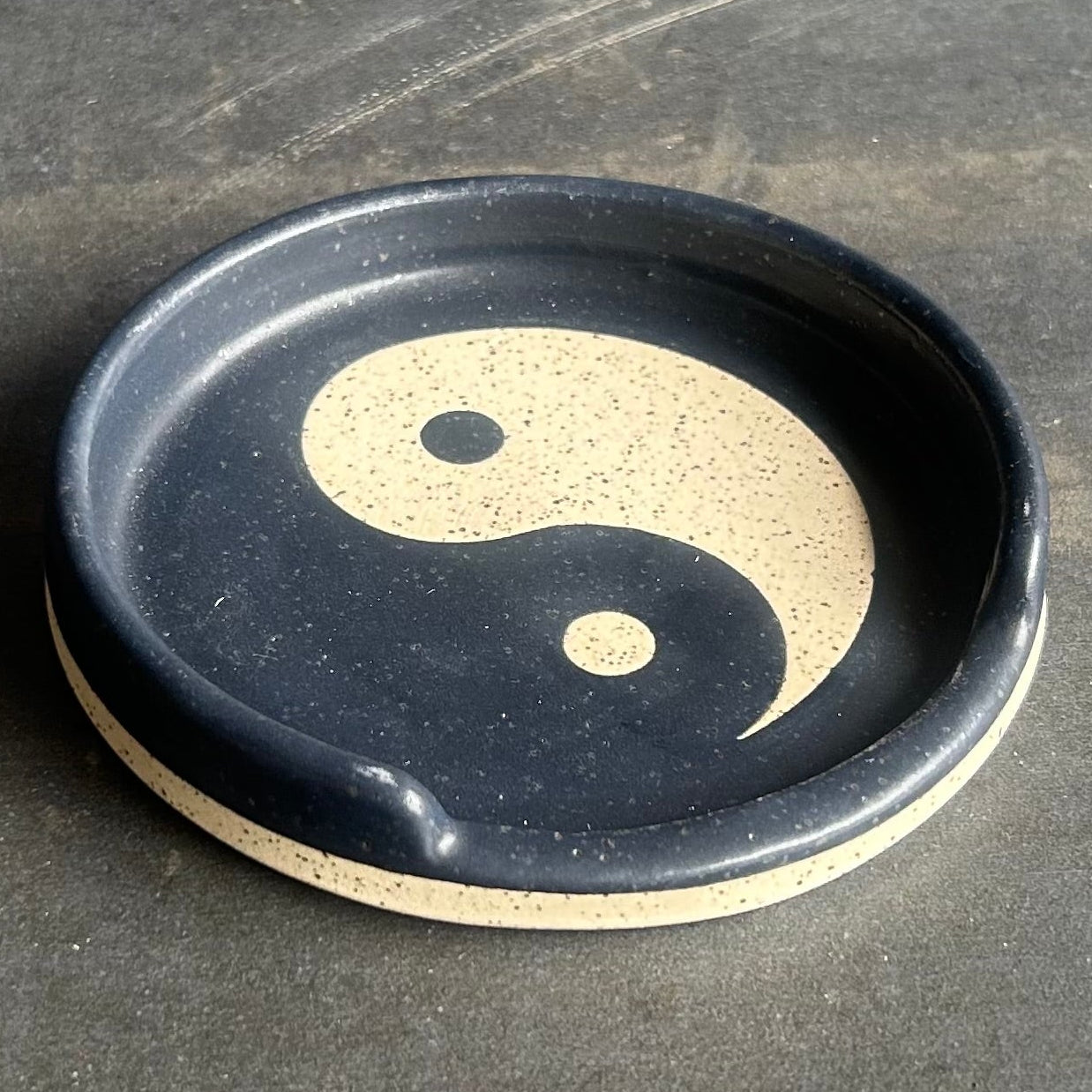 Yin Yang Coaster - Black Matte / Speckled White