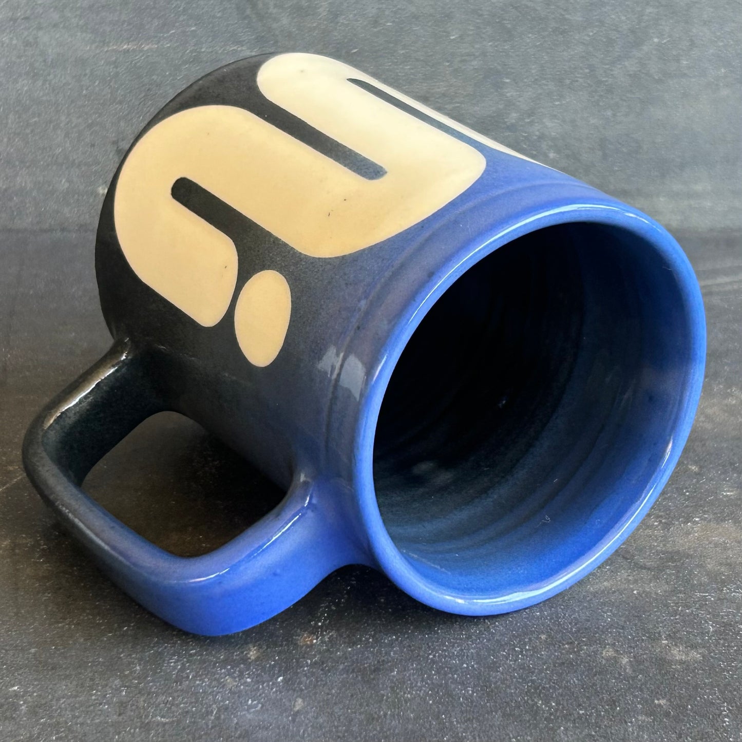 Big Wave Mug (solid) - Fade Black to Blue