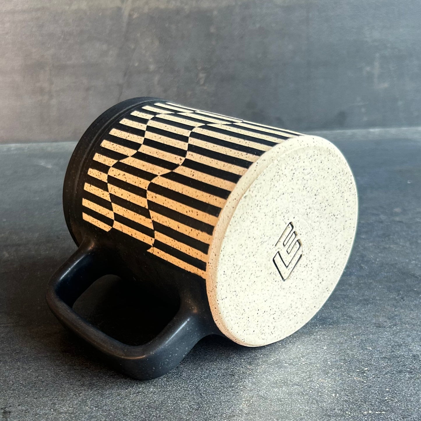 Wavy Stripe Mug - Black Matte / Speckled White