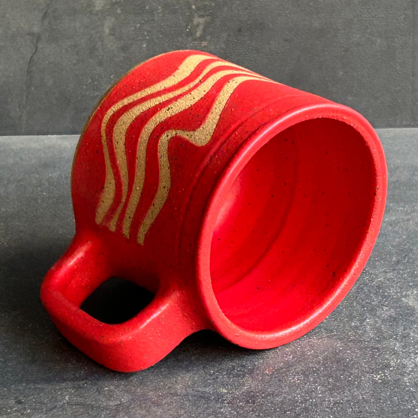 Mini Wave Mug - Red Matte / Speckled Buff