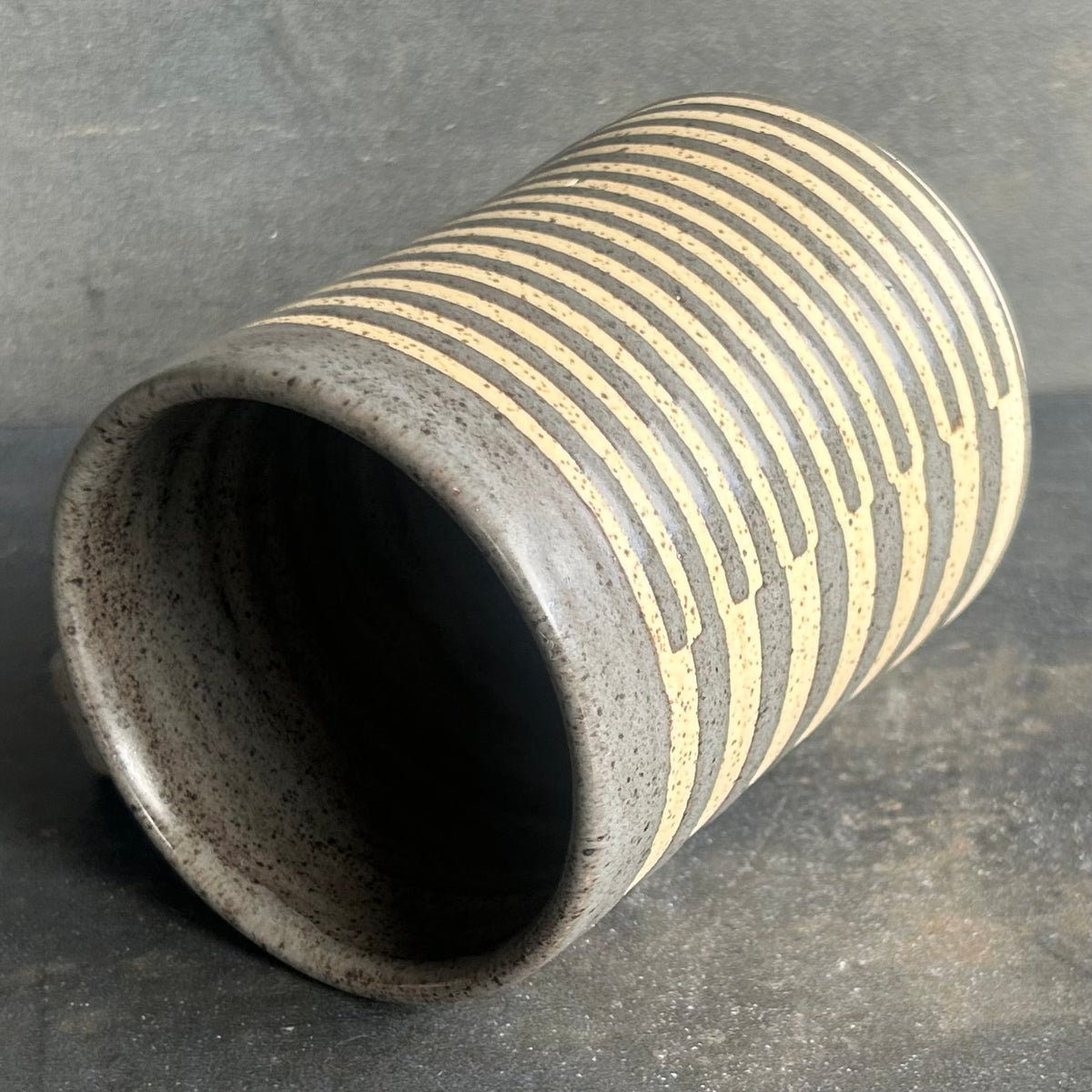 Stripes Mug -Gray / Speckle White