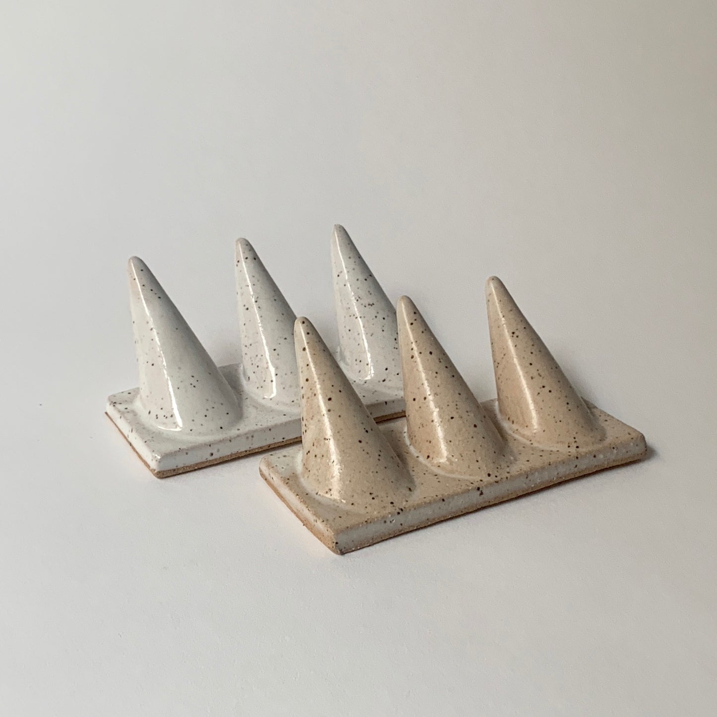 Ring Stand - Speckled Buff / White