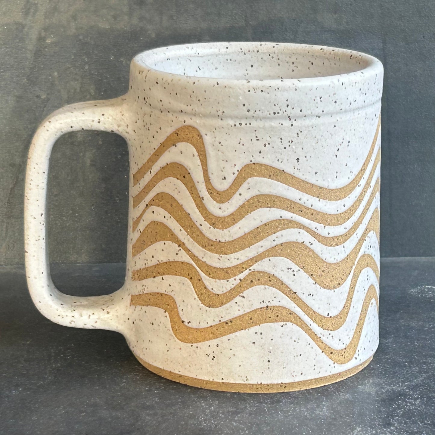 Wave Mug - White / Speckled Buff