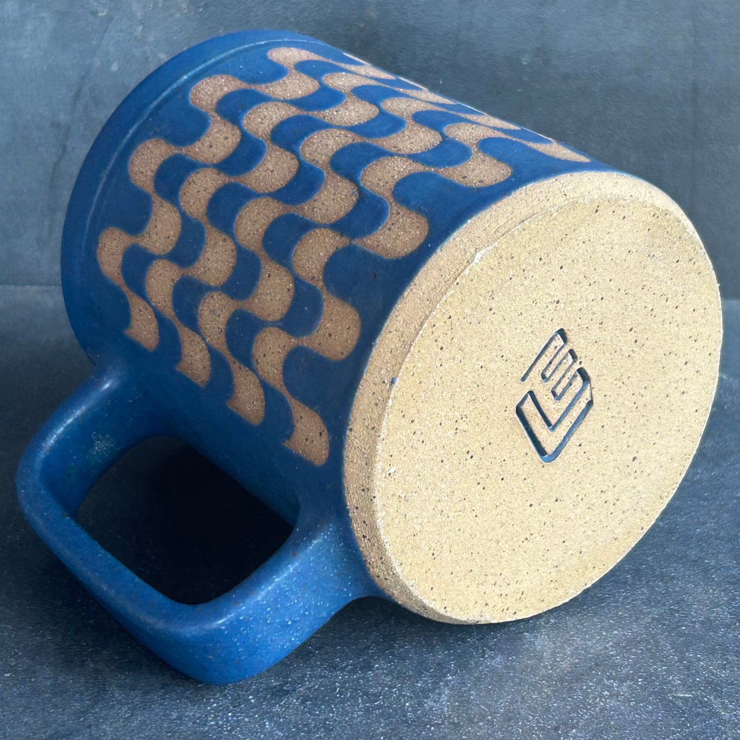 Retro Mug - Midnight Matte / Speckled Buff