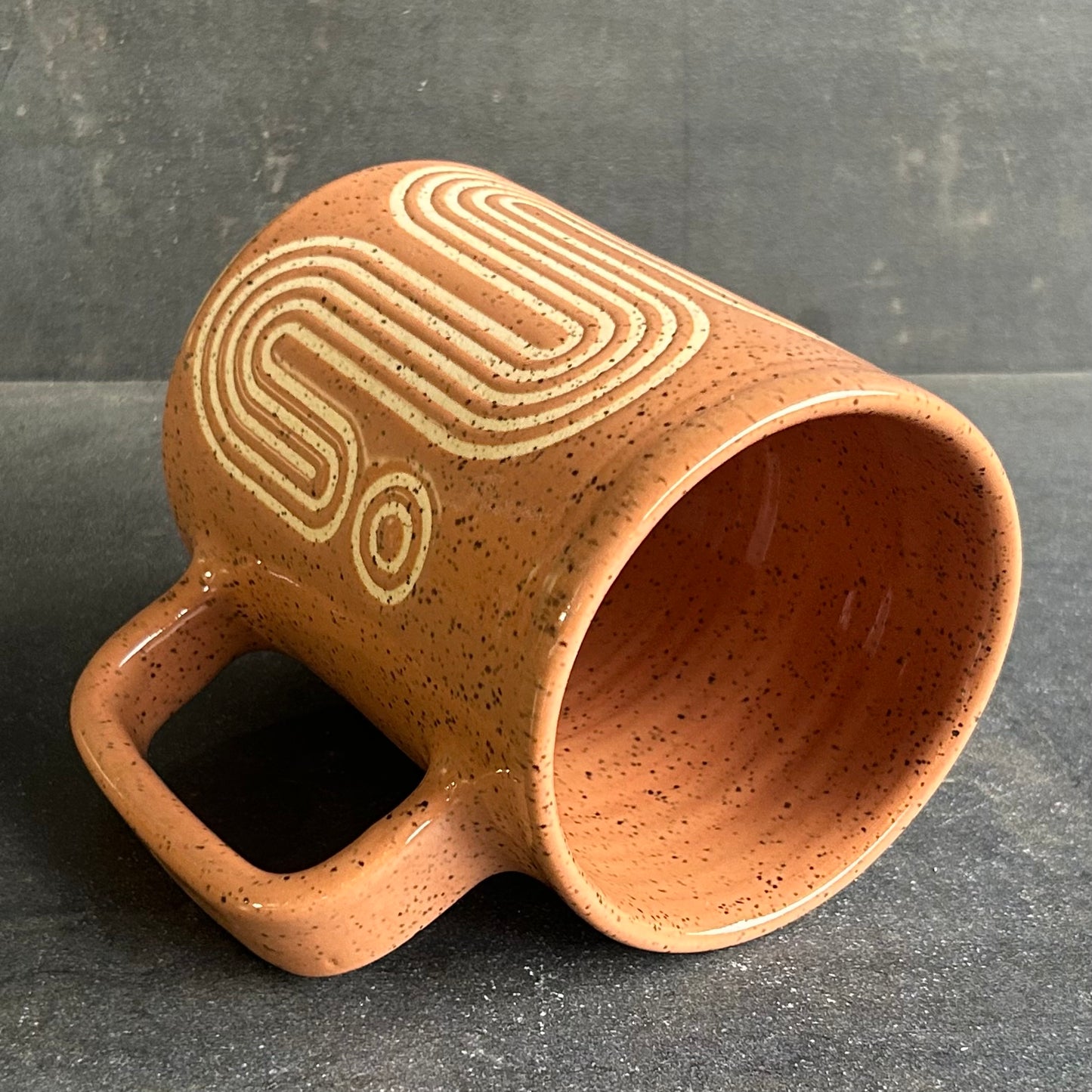 Big Wave Mug - Nude / Speckled White
