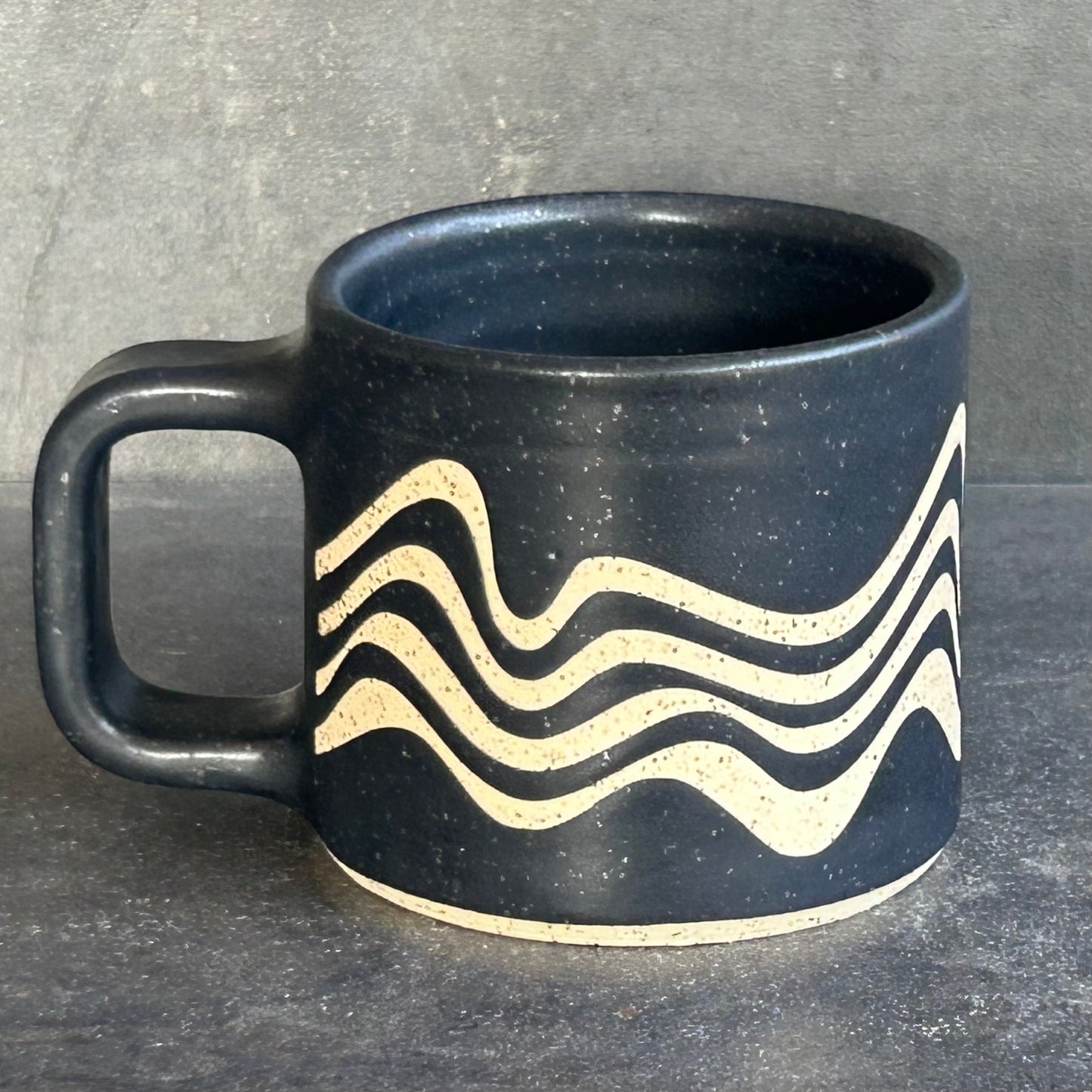 Mini Wave Mug - Matte Black / Speckled White