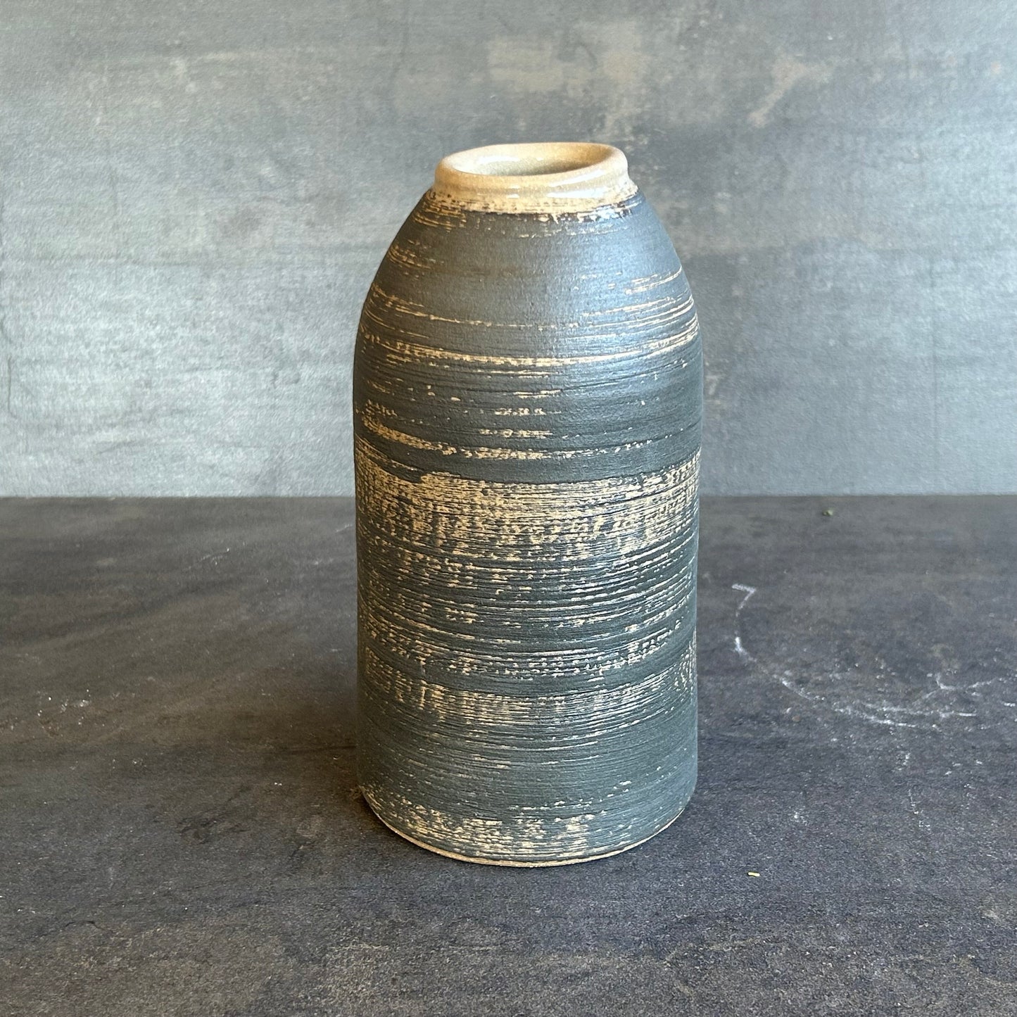 Medium Vase - Sand / Black