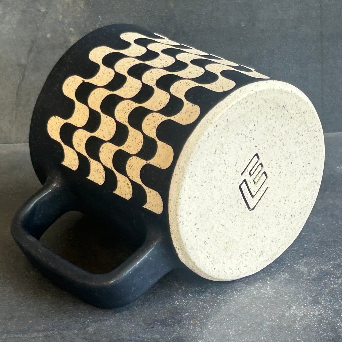 Retro Mug - Black Matte / White Speckle