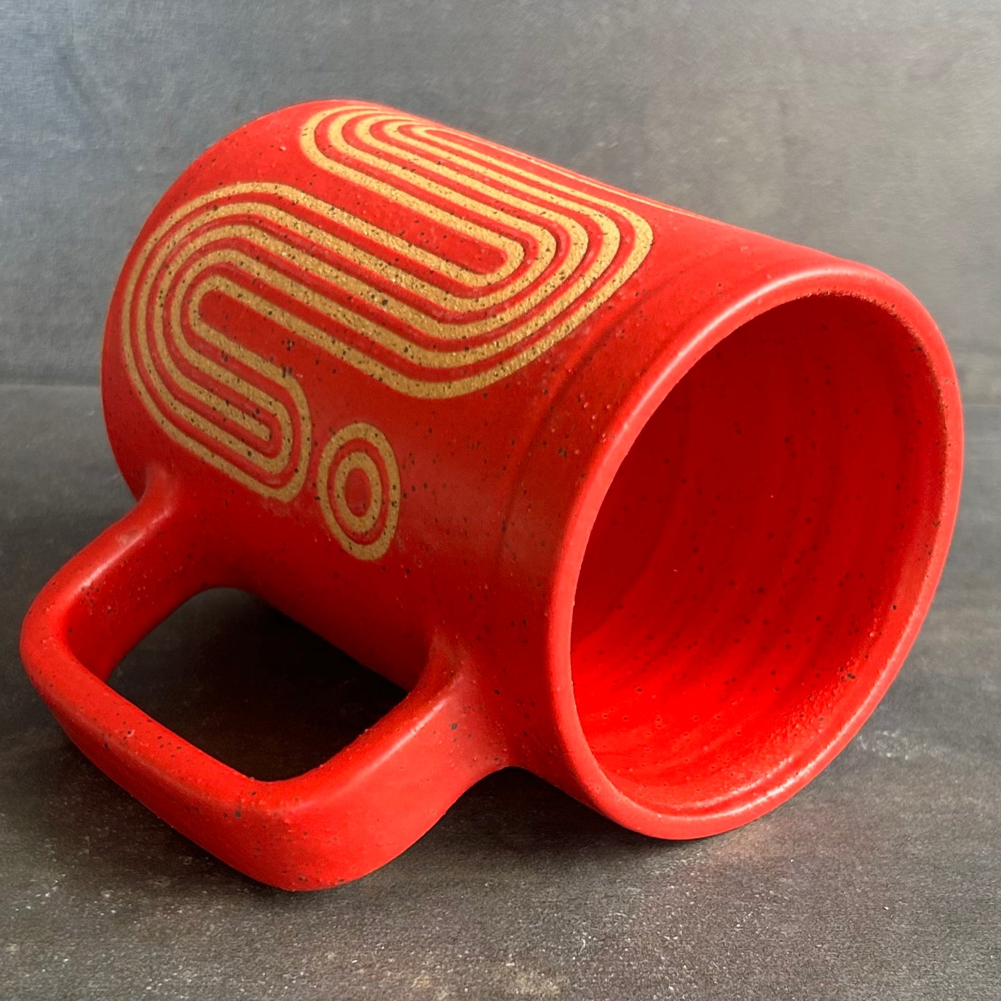 Big Wave Mug - Red Matte / Speckled Buff