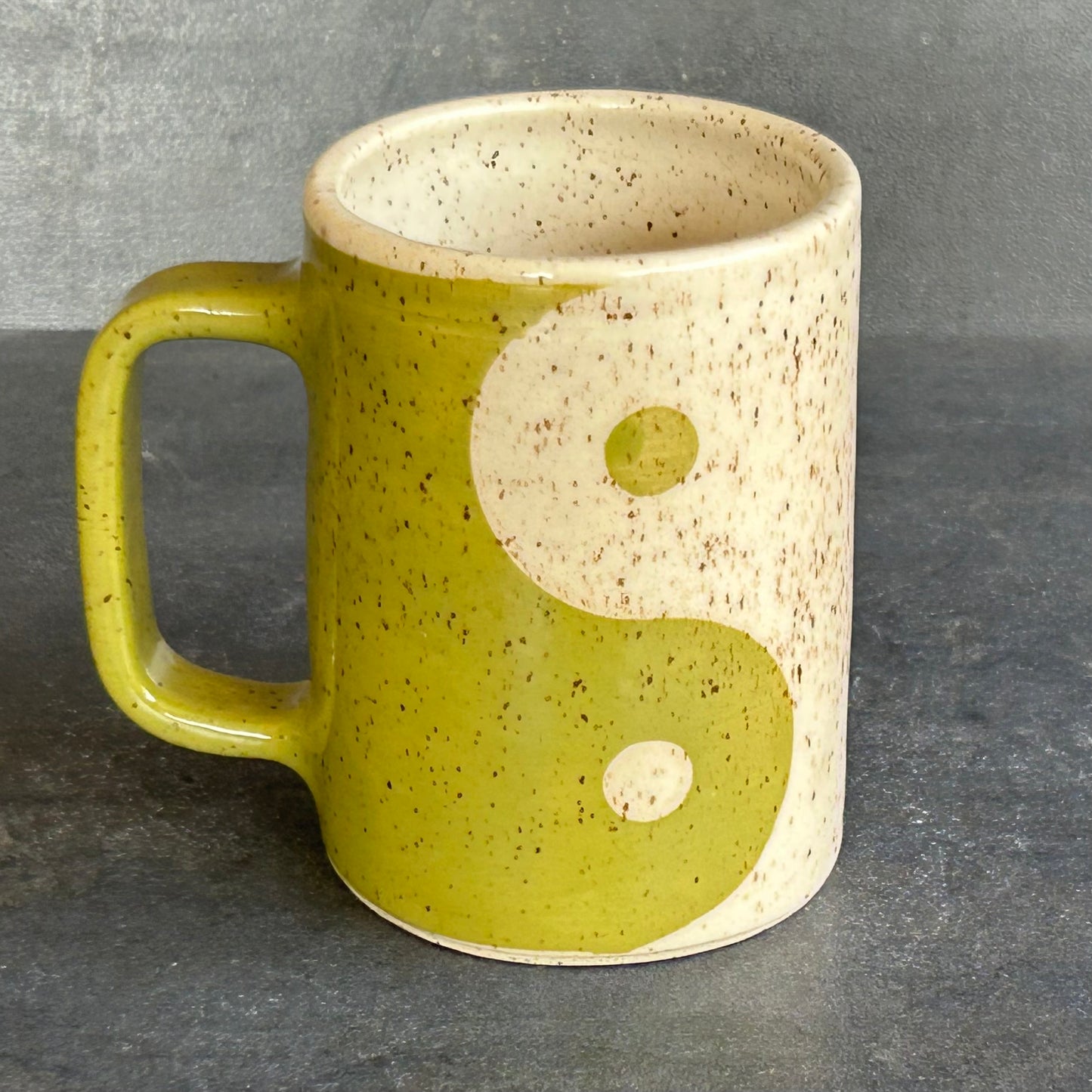 Yin Yang Mug - Avocado / Speckle