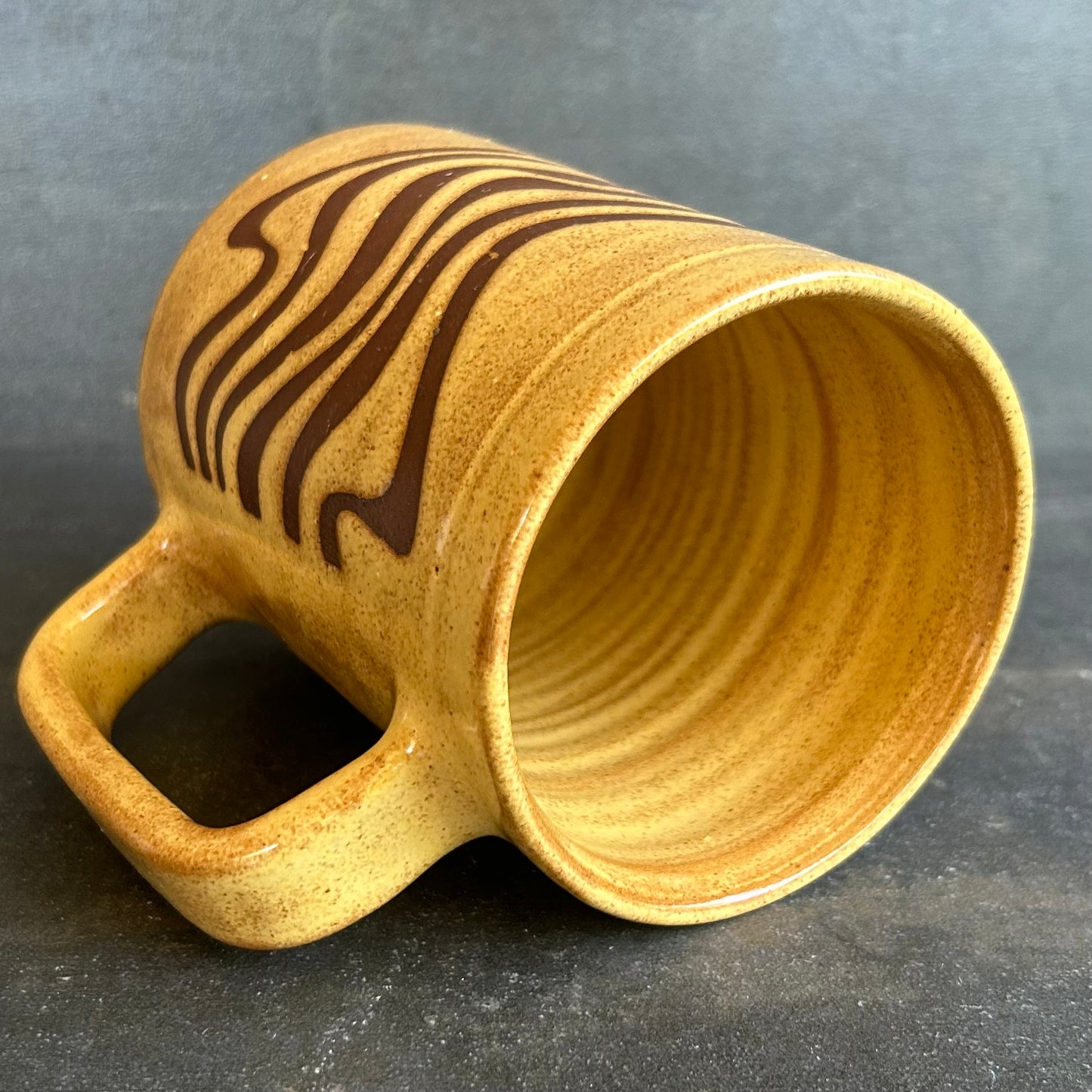 Wave Mug - Golden Shino / Rust