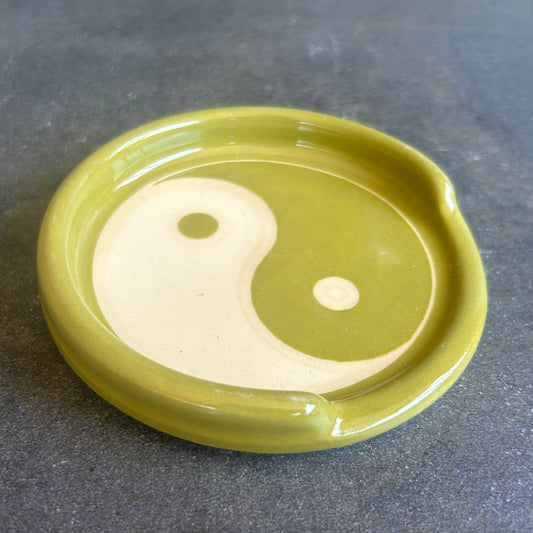 Yin Yang Spoon Rest - Avocado / White