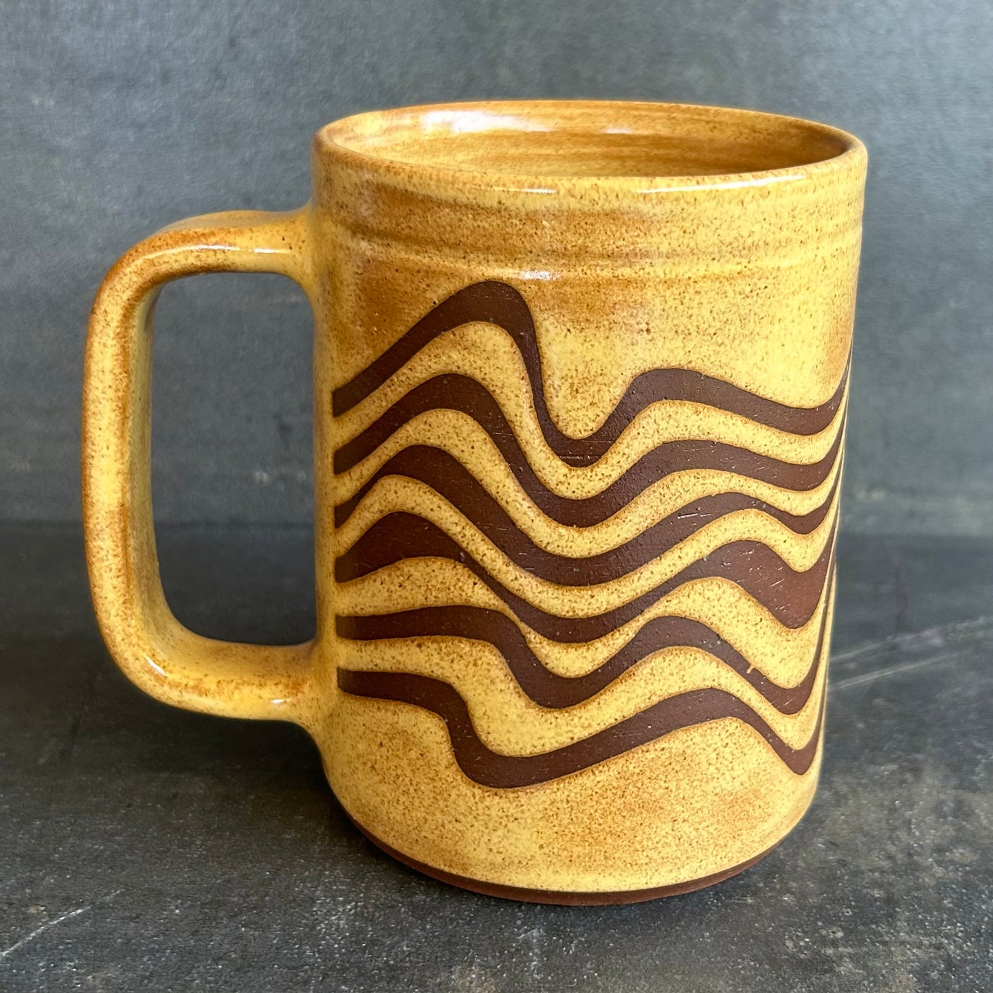 Wave Mug - Golden Shino / Rust