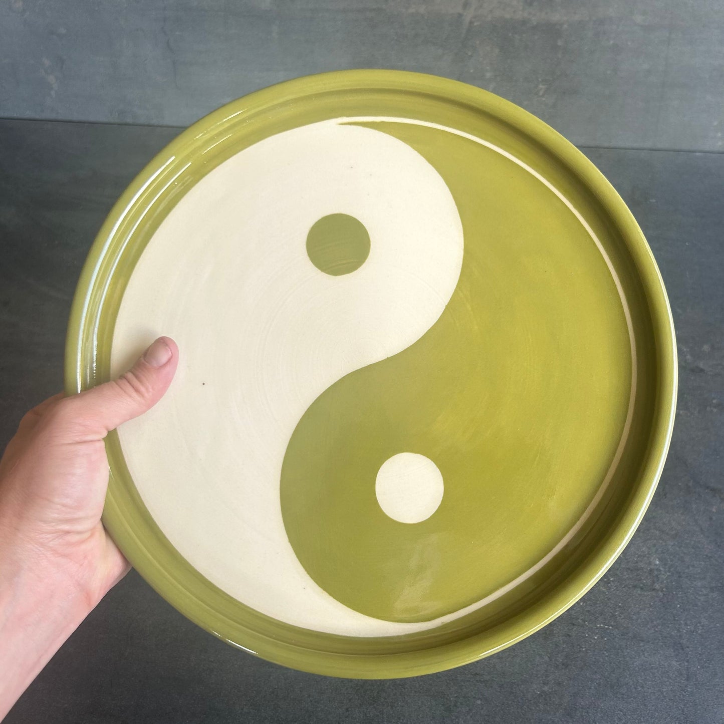 Yin Yang Tray - Avocado / White