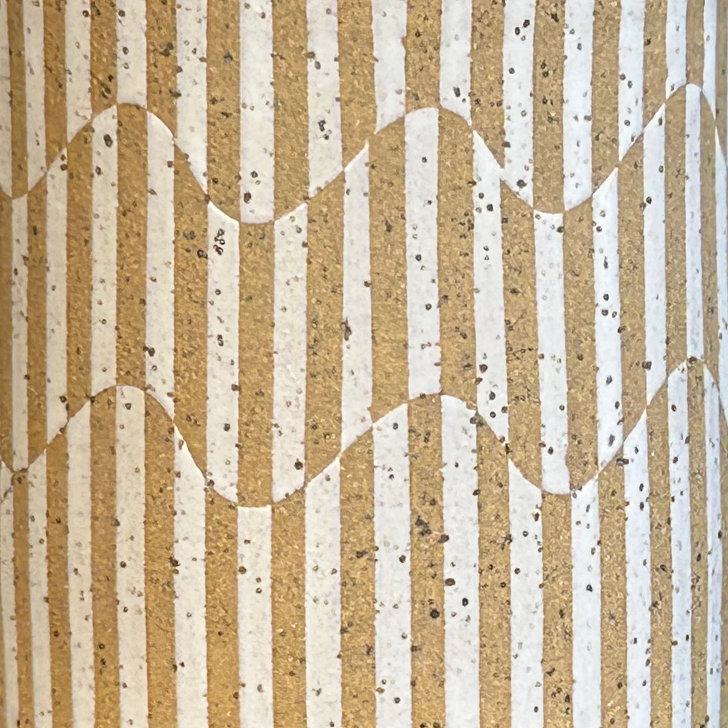 Wavy Stripe Mug -White Matte / Speckled Buff