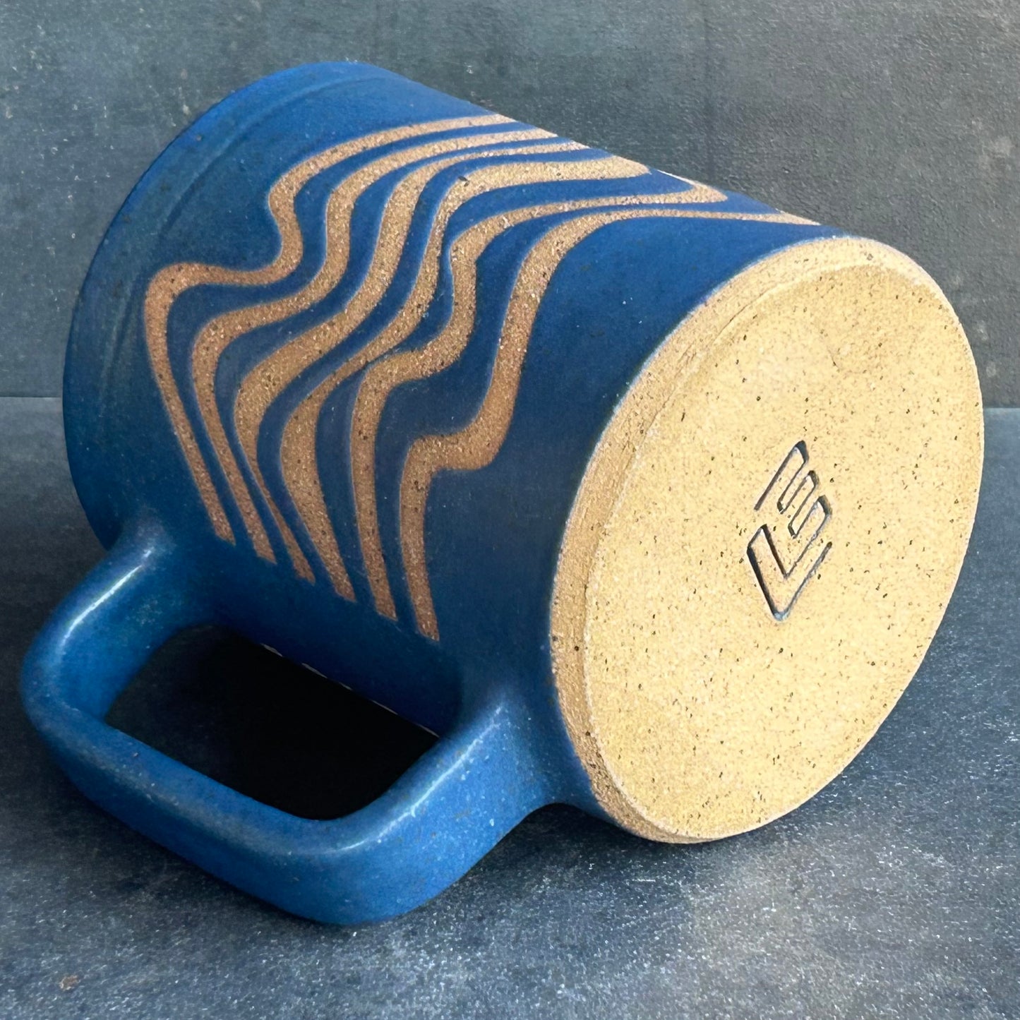 Wave Mug - Midnight Blue / Speckled Buff