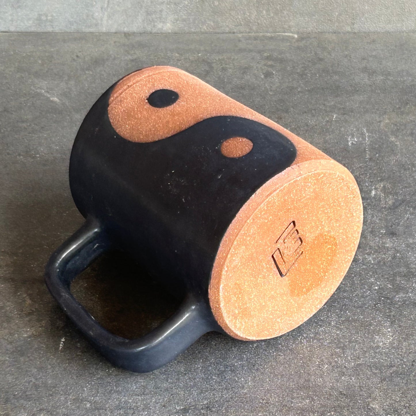 Yin Yang Mug - Matte Black / Rust