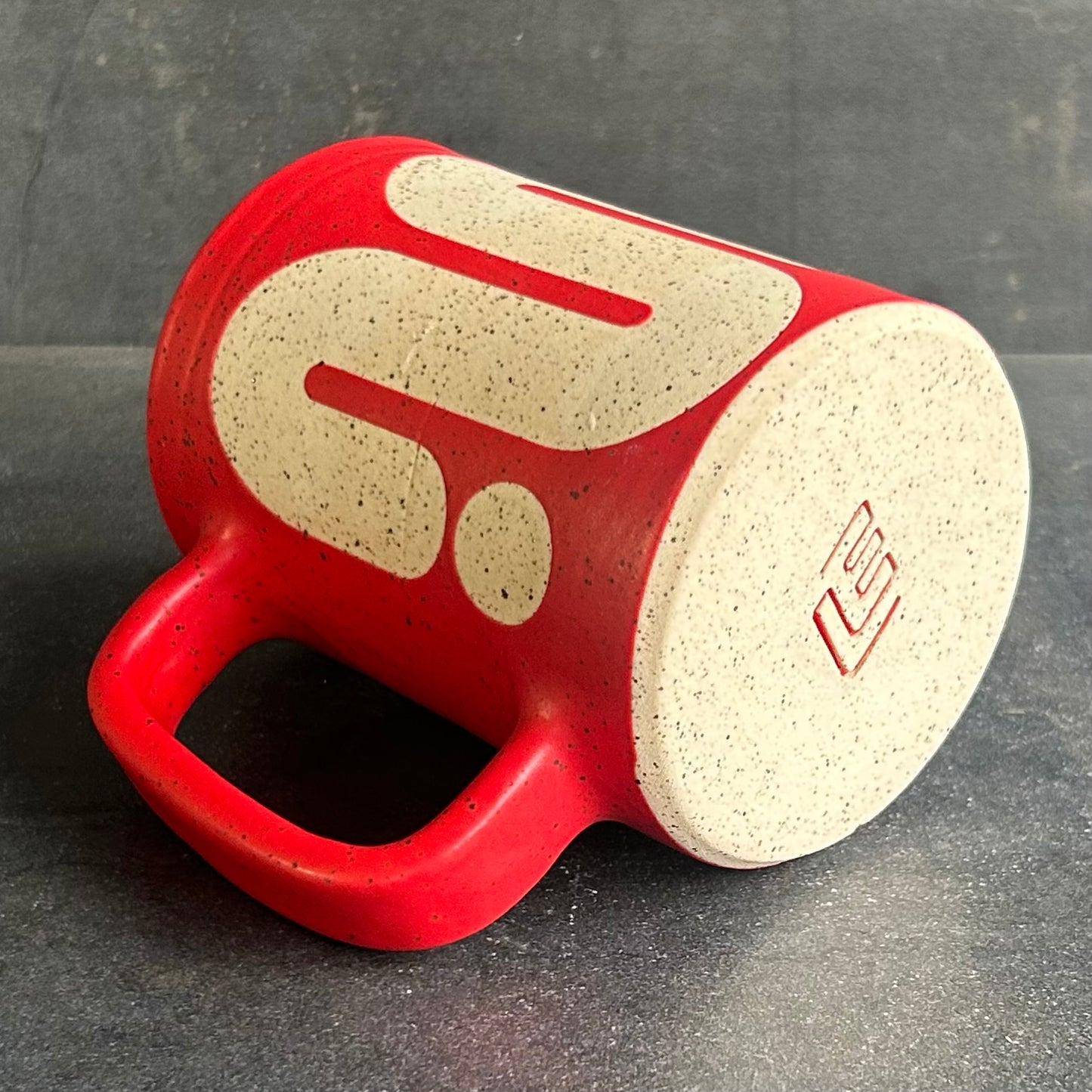 Big Wave Mug (solid) - Red Matte / Speckled White