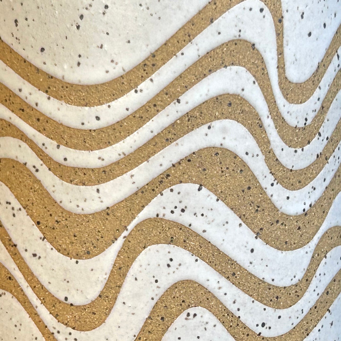 Wave Mug - White / Speckled Buff