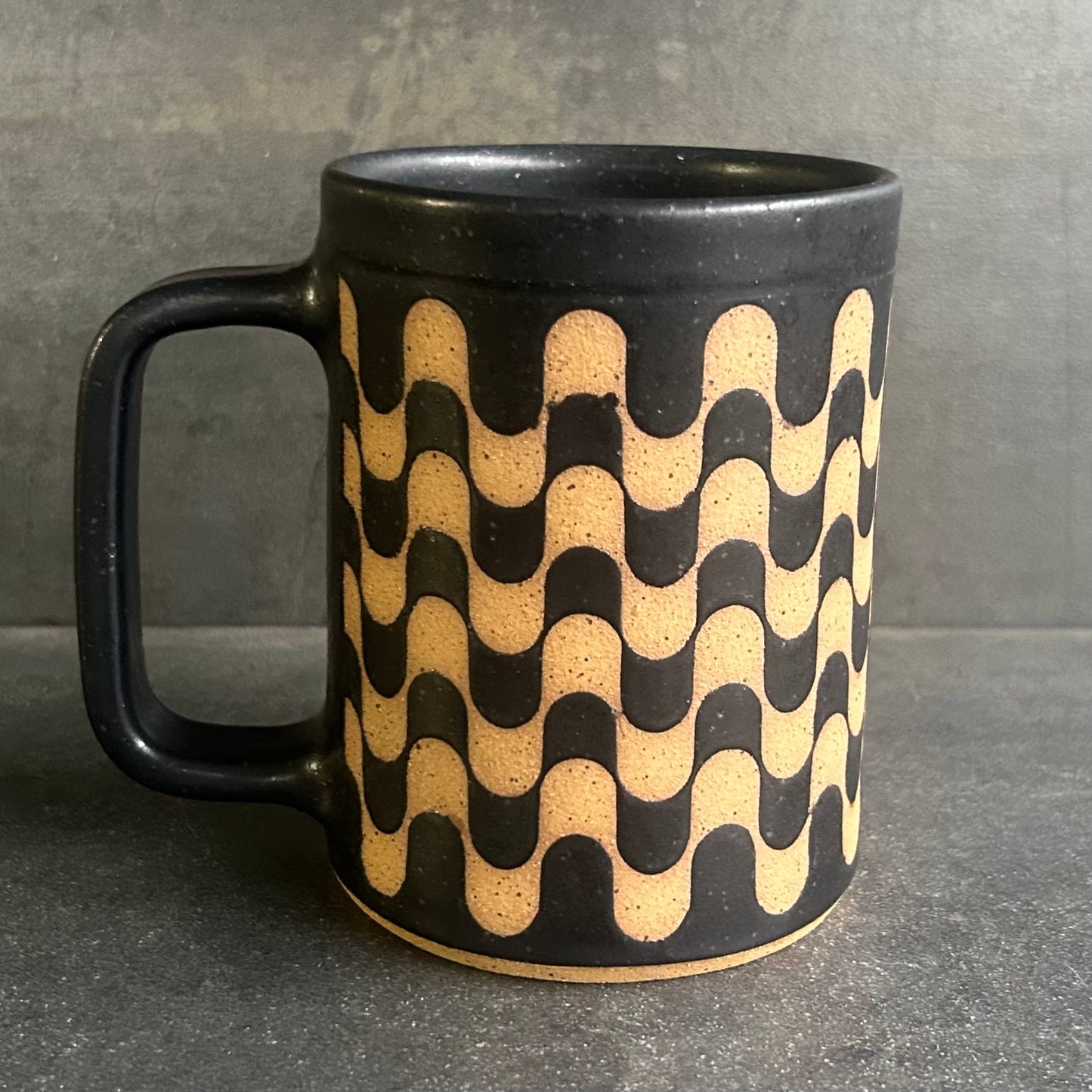 Retro Mug - Black Matte / Speckle Buff