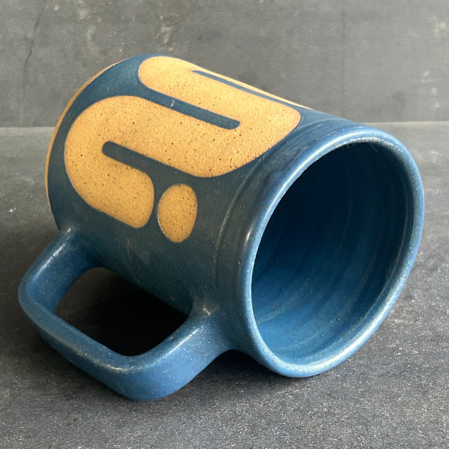 Big Wave Mug (solid) - Midnight Blue / Speckled Buff