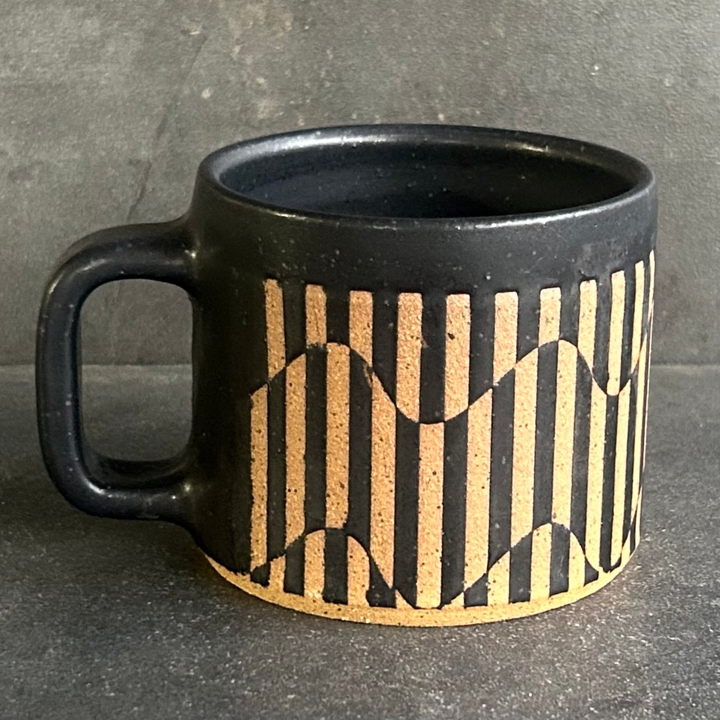 Mini Wavy Stripe Mug - Black Matte / Speckled Buff