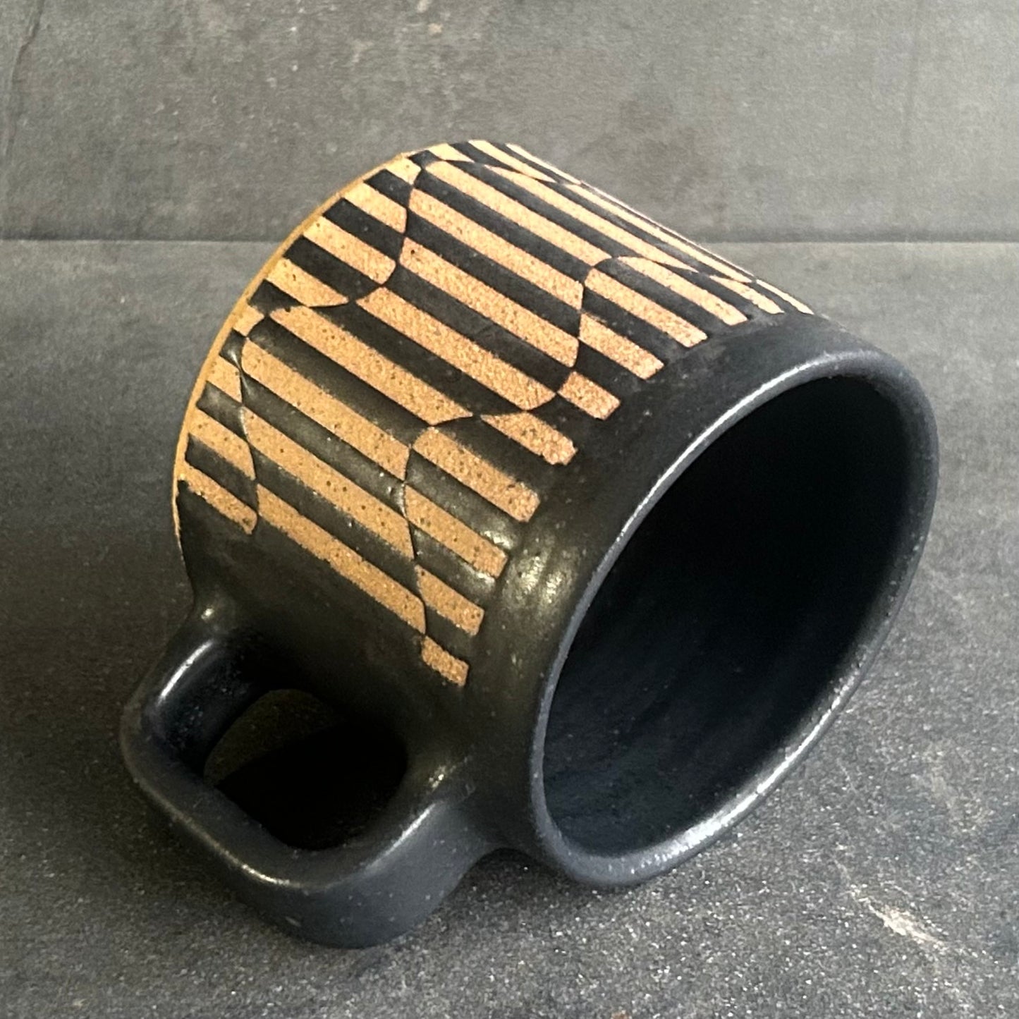 Mini Wavy Stripe Mug - Black Matte / Speckled Buff