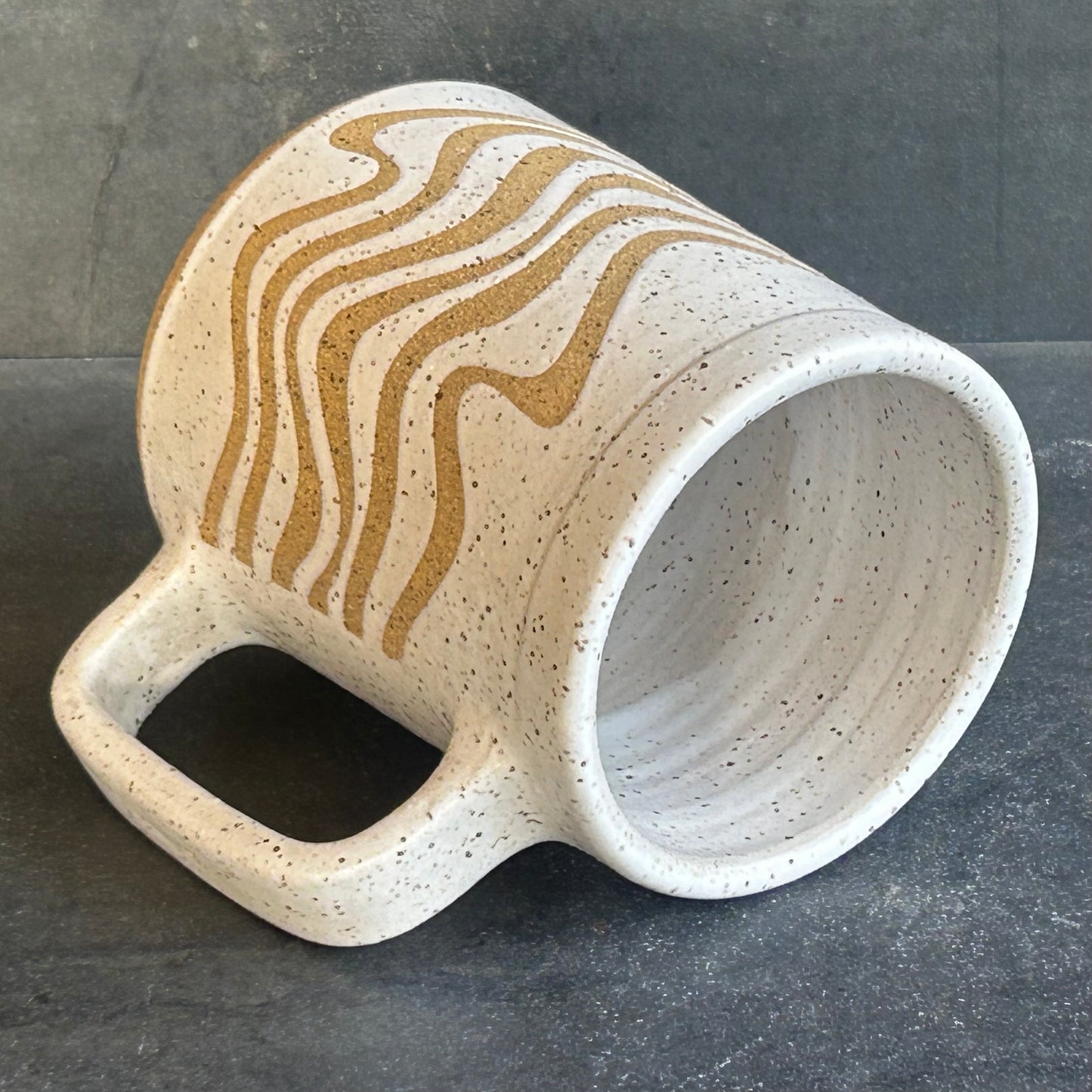 Wave Mug - White / Speckled Buff