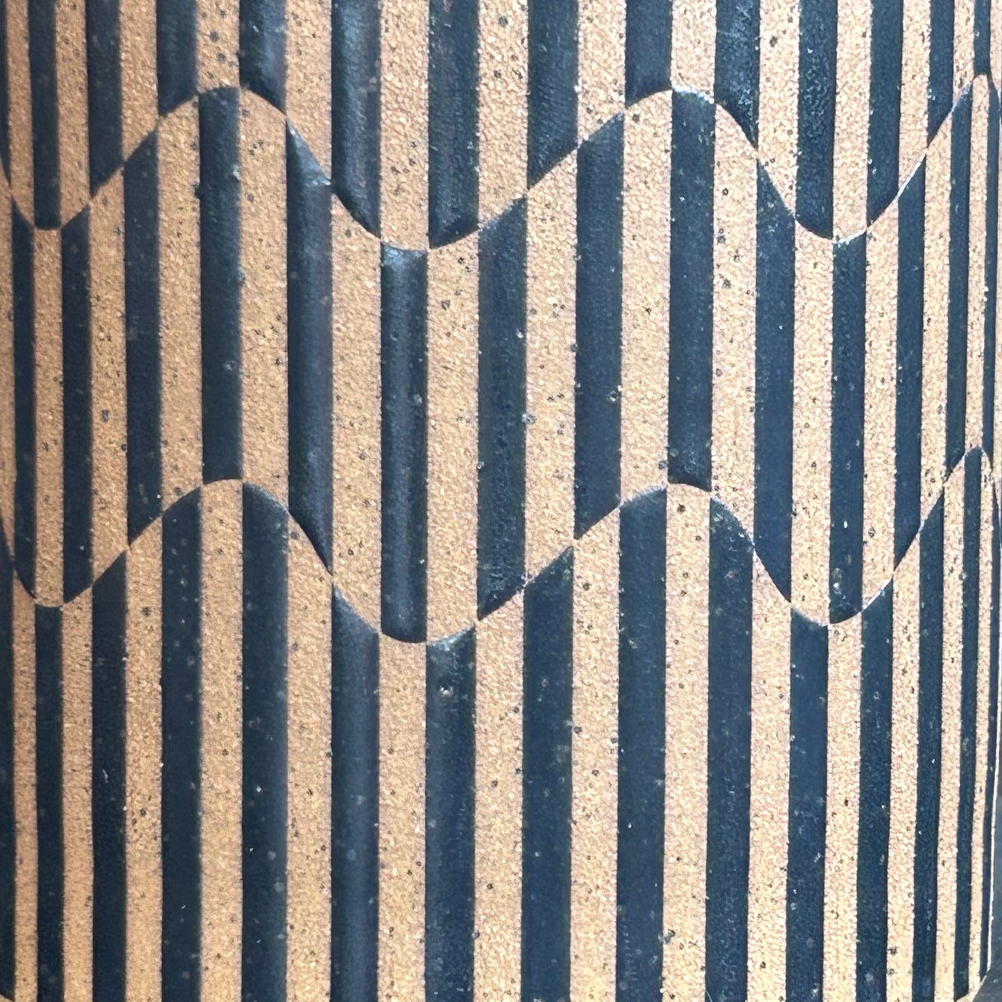 Wavy Stripe Mug - Black Matte / Speckled Buff