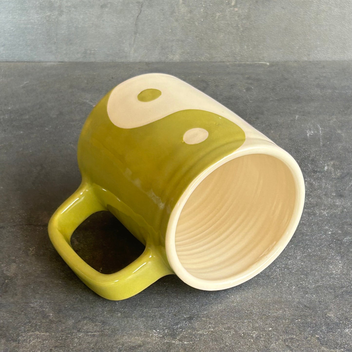 Yin Yang Mug - Avocado / White