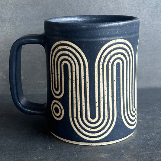 Big Wave Mug - Black Matte / Speckled White