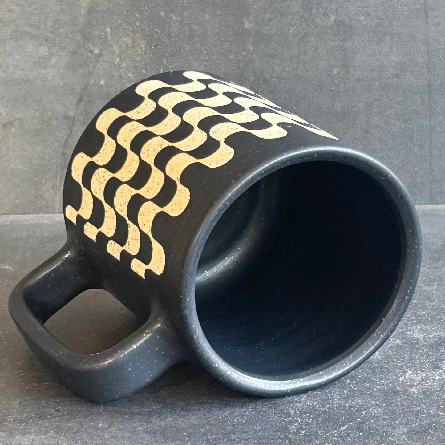 Retro Mug - Black Matte / White Speckle