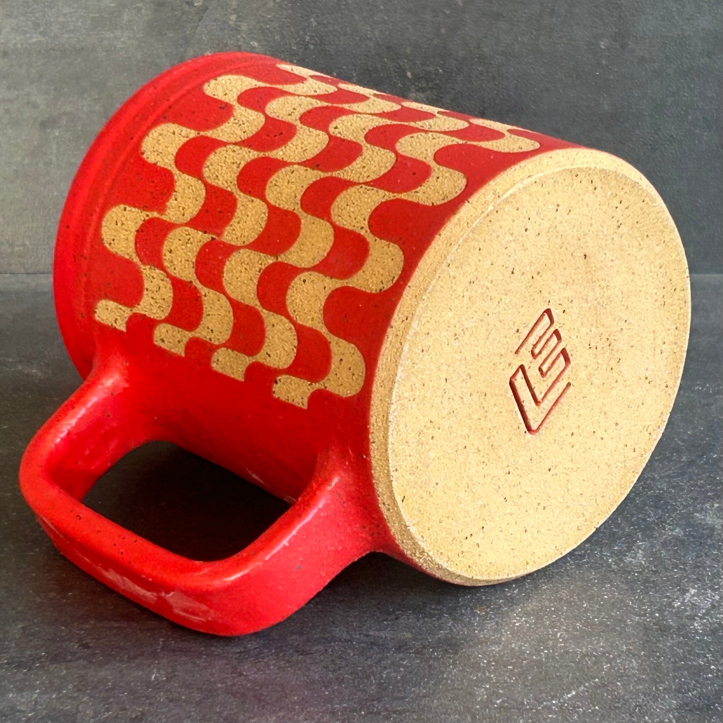 Retro Mug - Red Matte / Speckle Buff