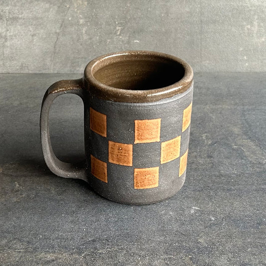 Checkerboard Mug -Matte Black / Brown