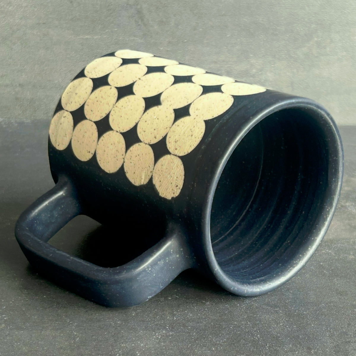Dots Mug - Matte Black / Speckled White
