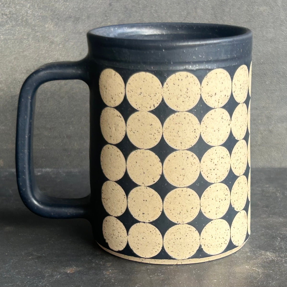 Dots Mug - Matte Black / Speckled White