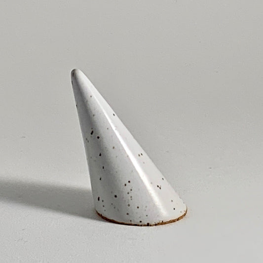 Tilted Ring Cone - Speckled Buff - Colonial White