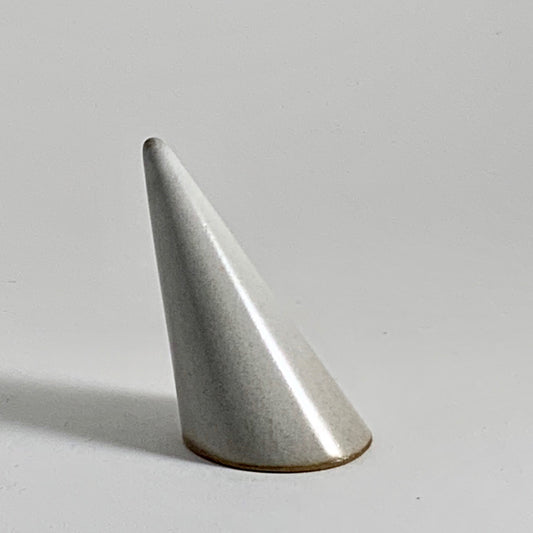 Tilted Ring Cone - Sand / White
