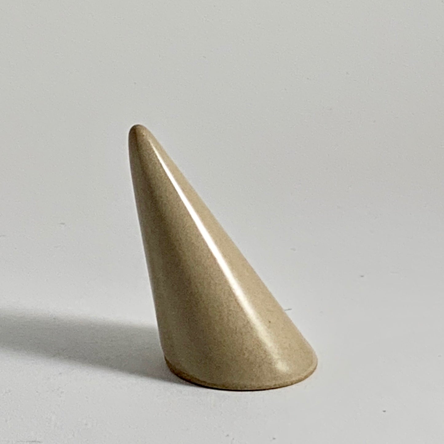 Tilted Ring Cone - Sand / Clear