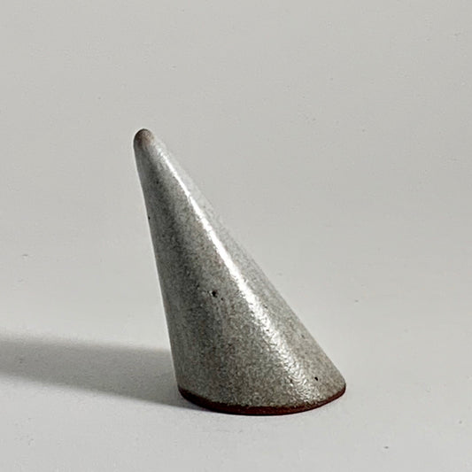 Tilted Ring Cone - Rust / White