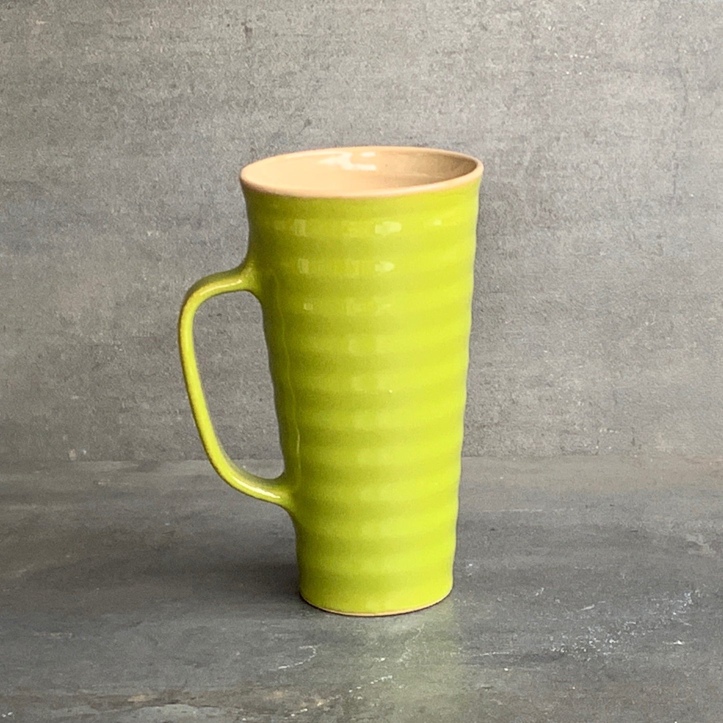 Wavy Mug - Apple / Sand