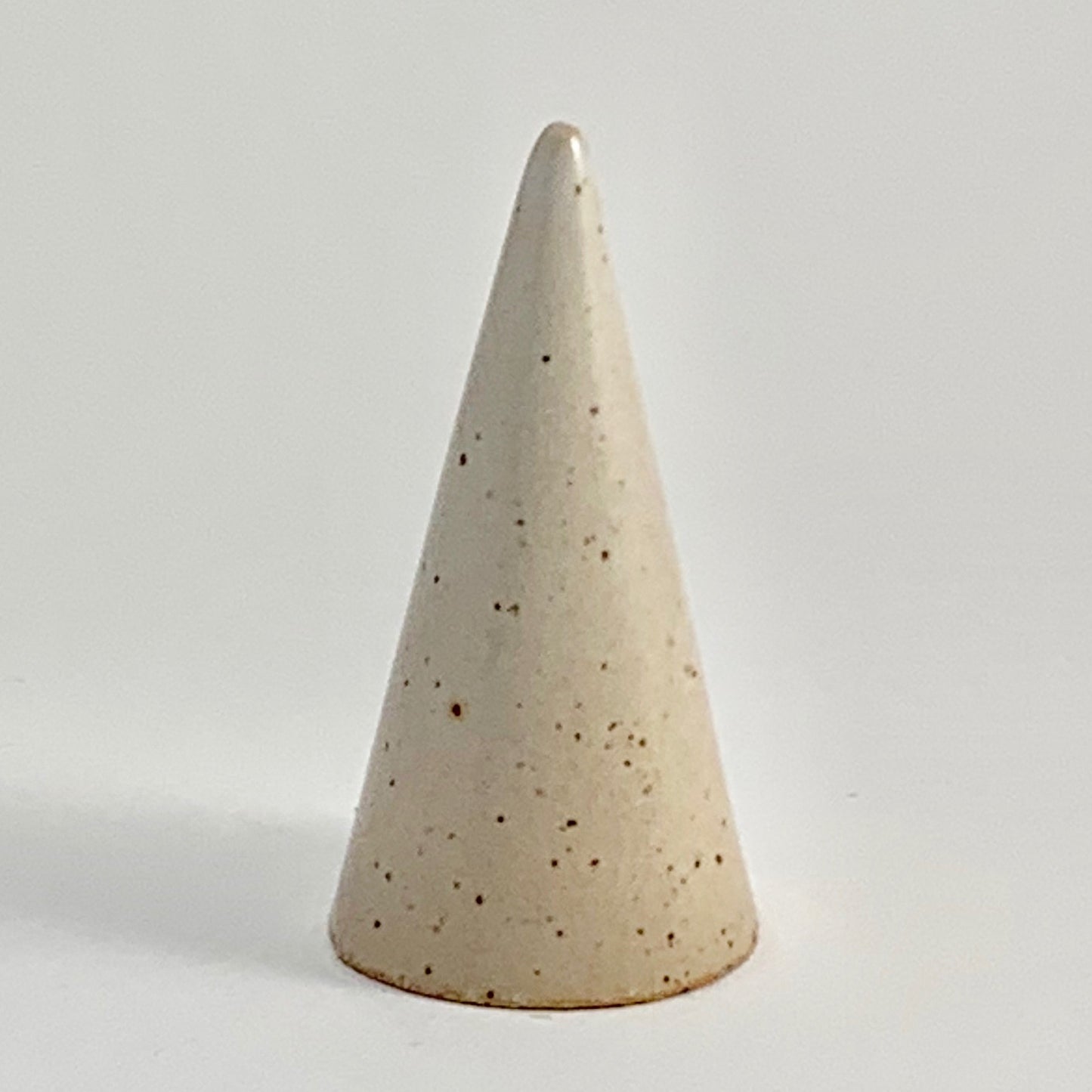 Ring Cone - Speckled Buff / White